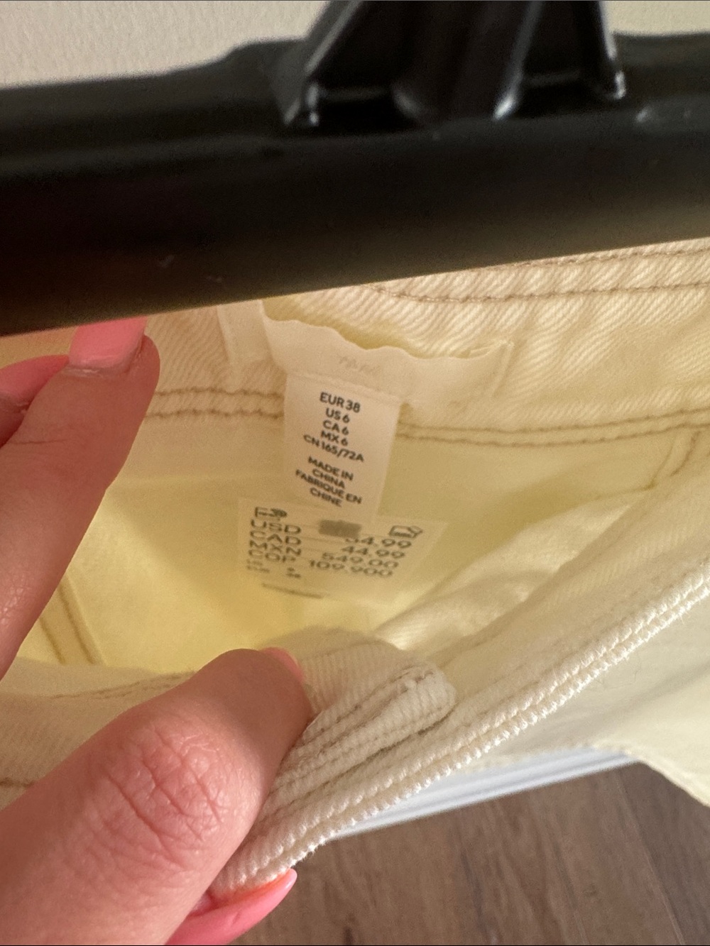 H&M Cream Button-Front Mini Skirt - Picture 2 of 3